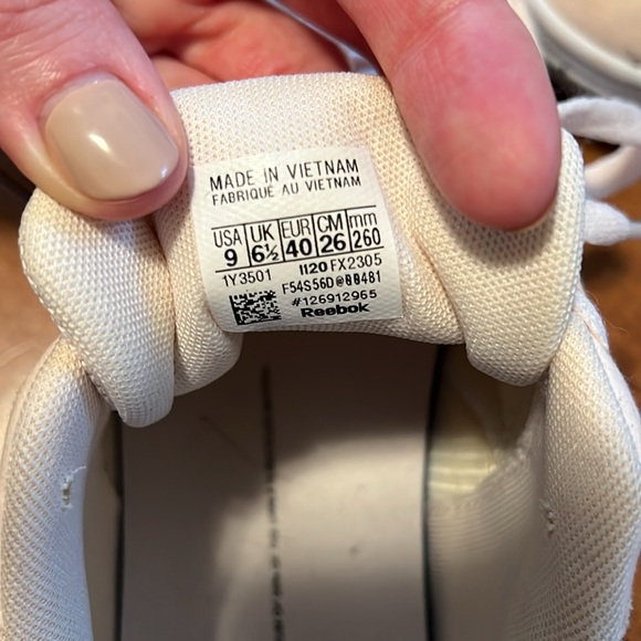 Peach Reebok Sneakers, Sz 9 - Picture 4 of 6